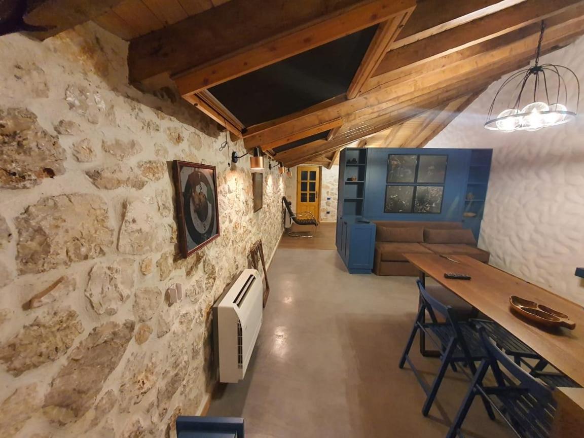 Roots Apartment Dhermi