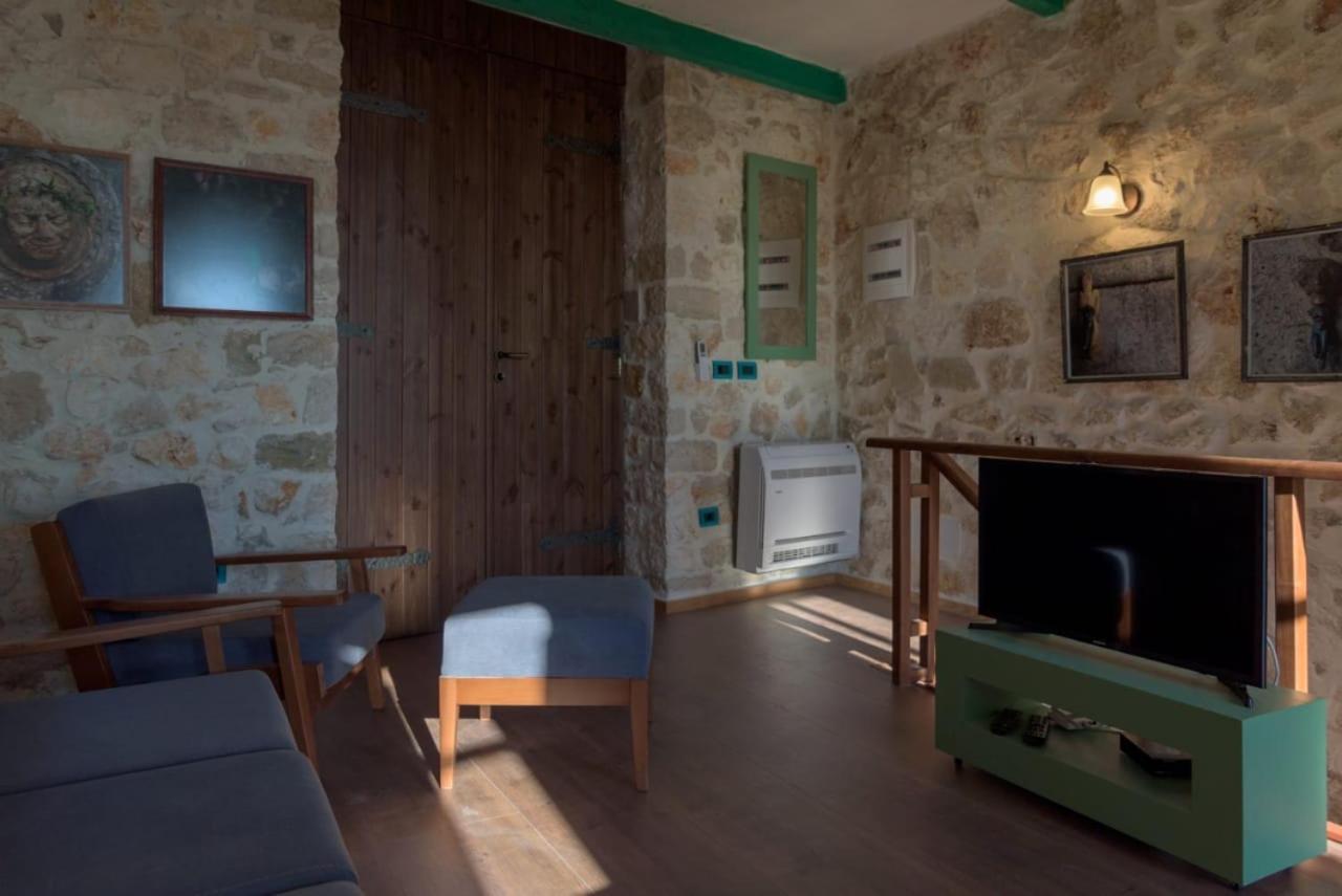 Roots Apartment