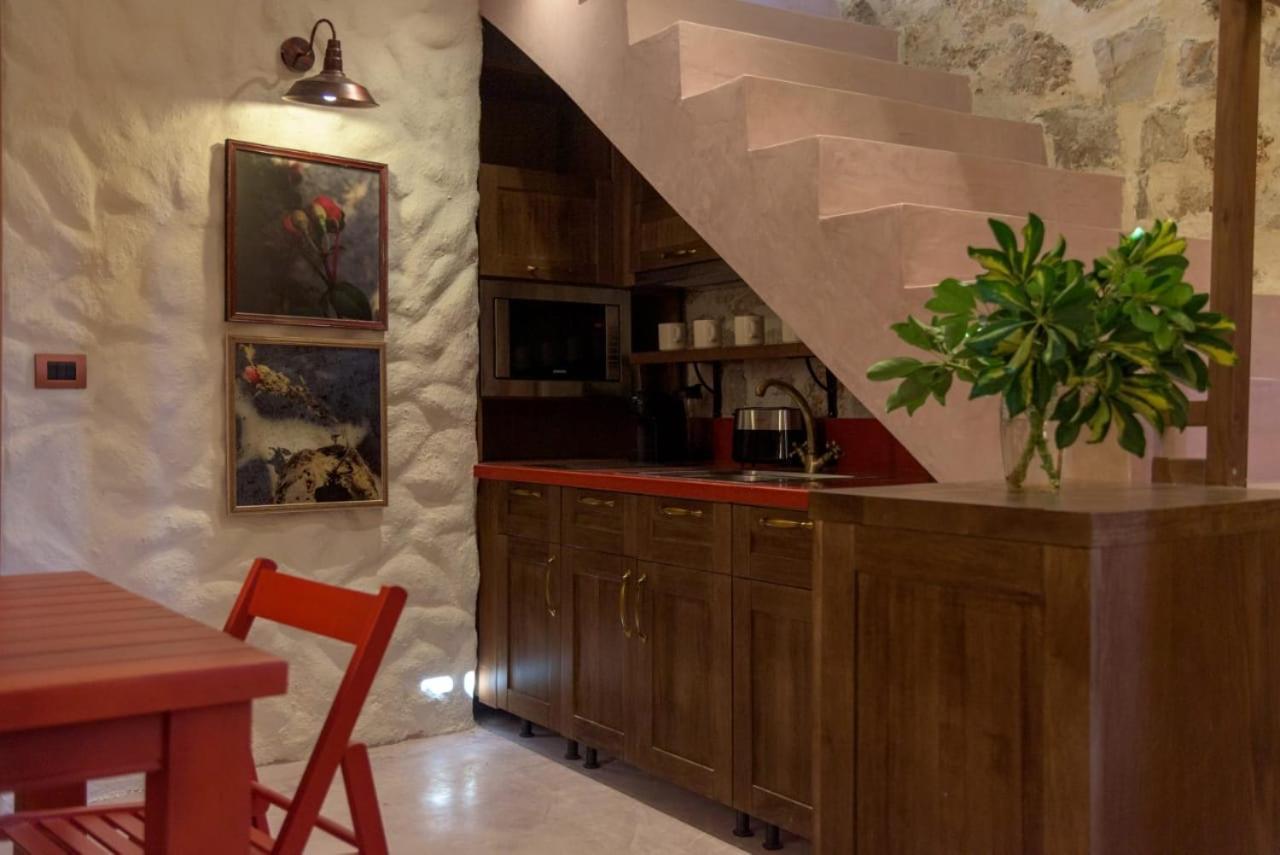 Roots Apartment
