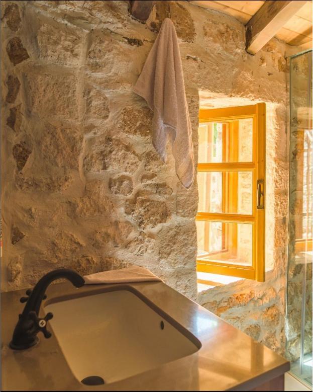 Roots Apartment Dhermi